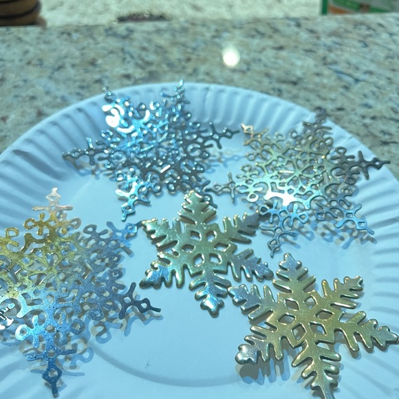 Elegant silver Snowflake Ornaments - Picture 4 of 4